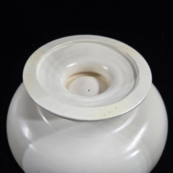 Vintage 8.5" Ceramic Dresser box with Pink Roses - Picture 7 of 9